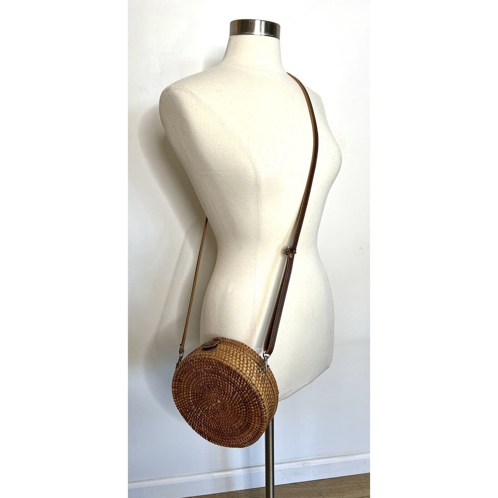 RATTAN ROUND CROSSBODY PURSE..! - Picture 5 of 8